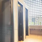 Modern 2B2B Apt Near Mid Valley - Wifi - Infinity Pool - Gym