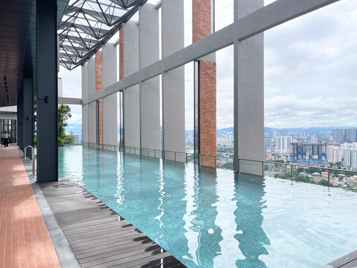 Modern 2b2b Near Mid Valley - Wifi - Infinity Pool - Gym * Kuala Lumpur