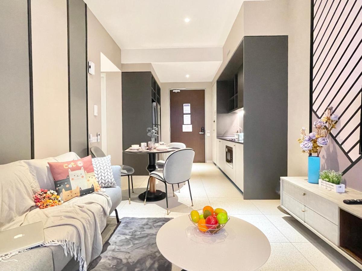 Modern 2b2b Near Mid Valley - Wifi - Infinity Pool - Gym *