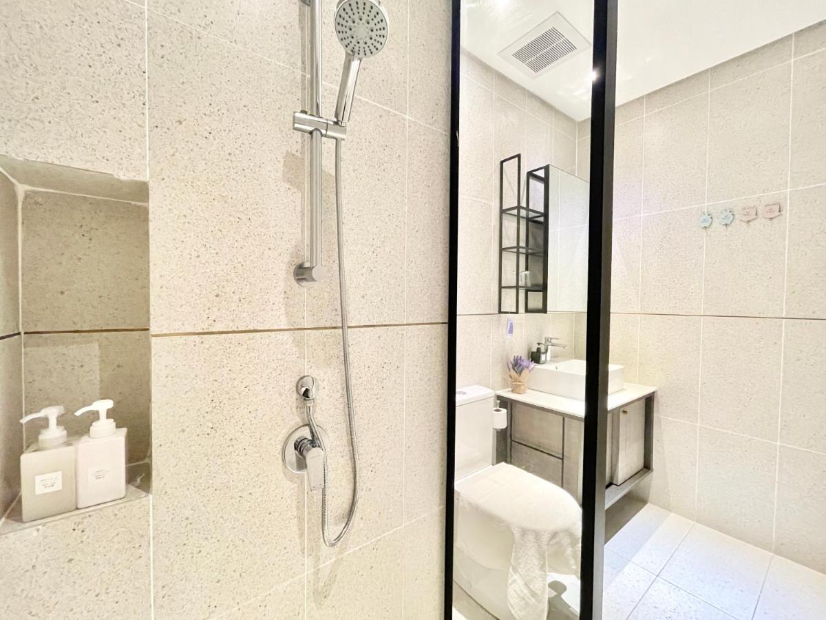 Modern 2b2b Near Mid Valley - Wifi - Infinity Pool - Gym Kuala Lumpur