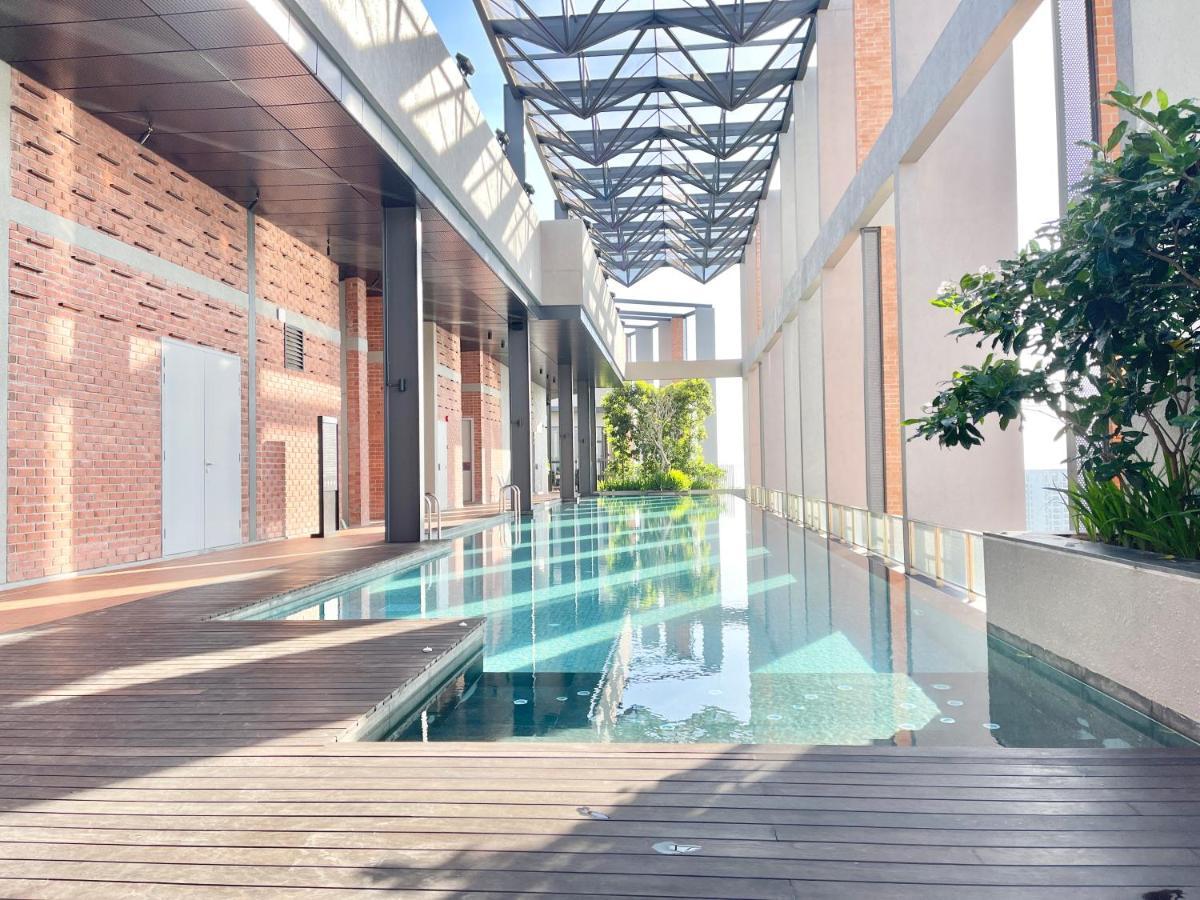 Modern 2b2b Near Mid Valley - Wifi - Infinity Pool - Gym *